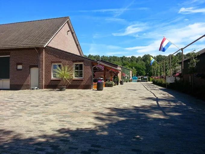 Oprit van de zorgboerderij bij Venlo