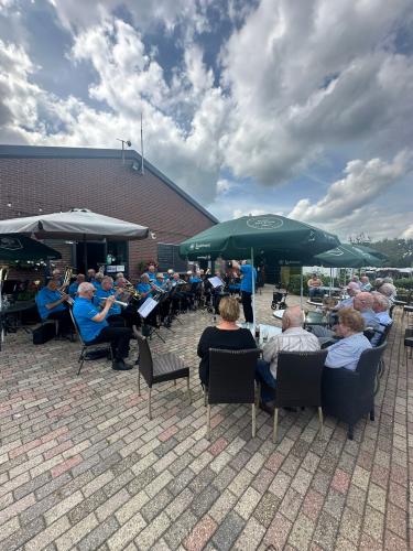 Live muziek op de dagbesteding in Limburg